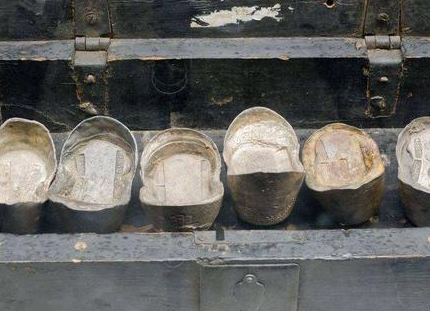 古代没有银行卡这一类东西 皇帝是如何给官员发工资的