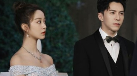 《楼下女友请签收》温小暖为什么没胎记？小说里她有胎记吗？