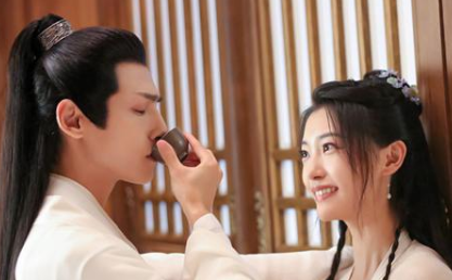 《月上重火》首播，罗云熙、陈钰琪主演
