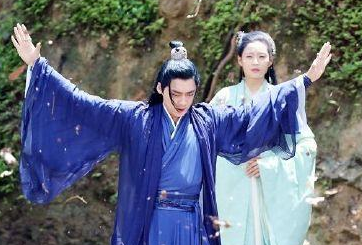 《镜双城》的男女主演是谁？路透照曝光