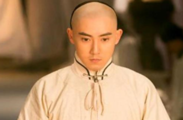 他是被废掉的大清太子，后代成显赫贵族
