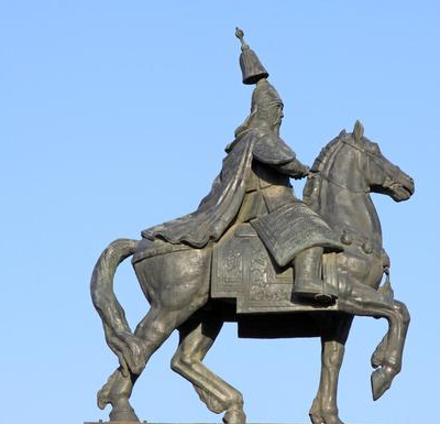 古代头盔上为什么有一个小红缨枪头 这东西到底有什么作用