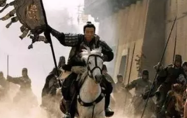 古代打仗时拿军旗的士兵有人保护吗？