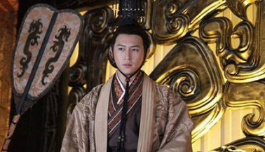 他无缘皇位为保命不惜尊妹为母，生的儿子却天生反骨