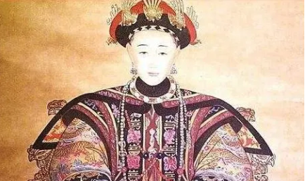 姑侄一起选秀，侄女封了皇后，姑姑却不受宠
