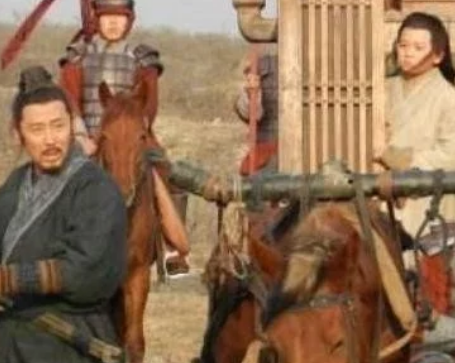 刘邦逃跑的时候将自己的一双儿女踹下去 刘邦真的有那么心狠吗