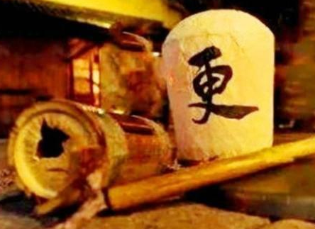 古代更夫需要做哪些职责 晚上睡觉打更不会吵醒别人吗