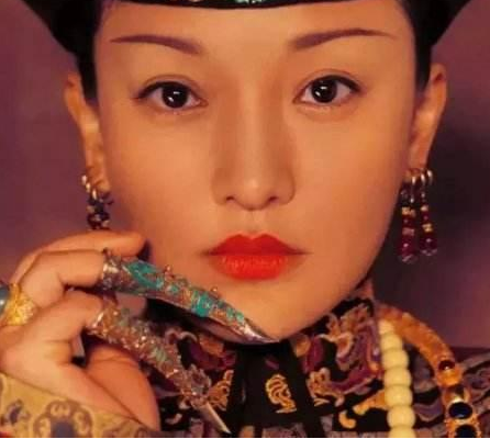 清朝妃子为什么要带指甲套 说到底还是方便了皇帝