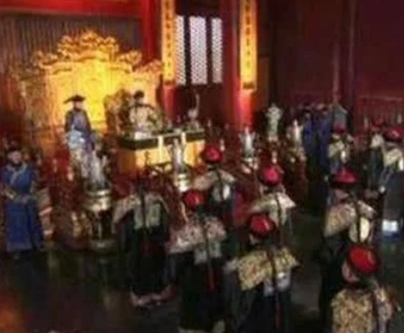 清朝是什么时候开始由盛转衰的 清朝衰落又是哪位皇帝造成的