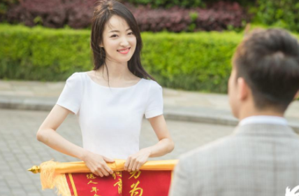 《最好的时代》的故事背景如何？场景充满了本土元素