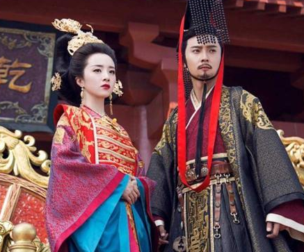 杨坚是如何建立隋朝的 究竟是北周皇帝禅让还是杨坚篡位