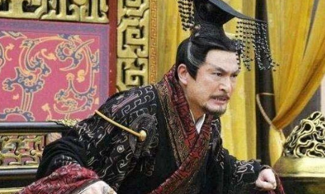 秦始皇晚年焚书坑儒，在当时有什么影响？