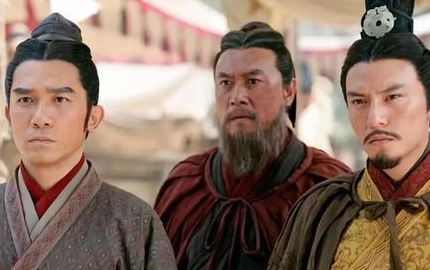 草根世家出身的孙坚，不甘平庸，似野菜般生长