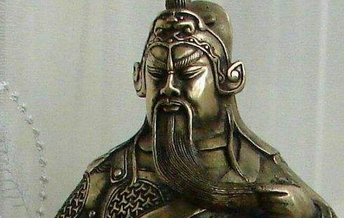 为什么很多关羽的雕塑都是闭着眼睛的呢?