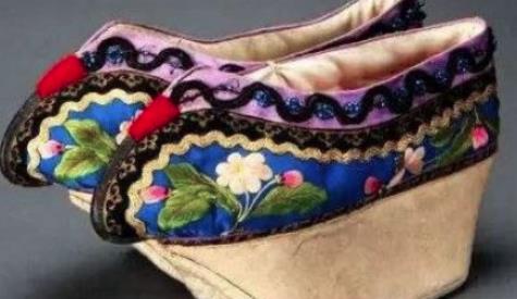 清朝妃子穿的花盆底鞋，除了好看还有什么作用？