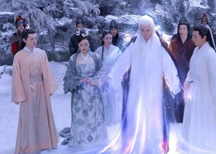 《枕上书》东华是怎么失去法力的？阿兰若之梦如何开启的？