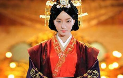 机缘巧合从歌女变皇后，又盛极而衰以死明志！