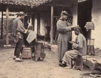 古时候的人们洗头发是极其不便的 清朝人身上的辫子到底有多脏