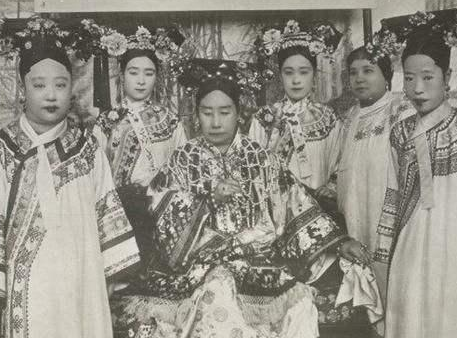 清朝妃子都是精挑细选的 为何留下的照片都那么丑