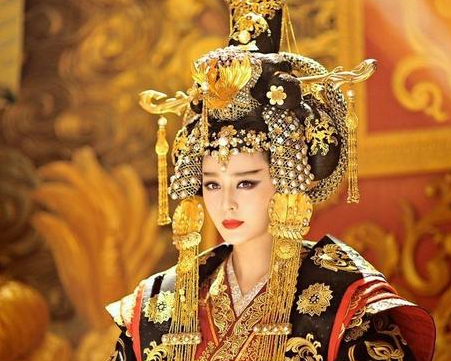 武则天称帝时遭到众人的反对 武则天是怎么用一首诗解决的