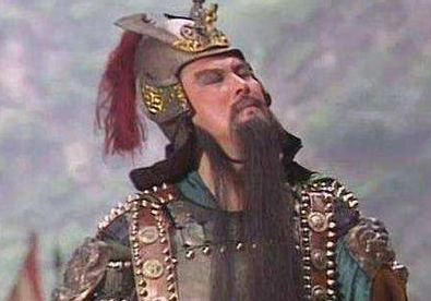 关羽和张飞相比，刘备更看重谁？