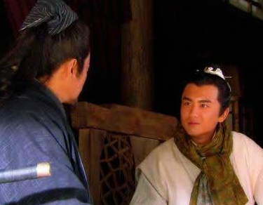 吴用花荣为什么不帮宋江报仇而是去他坟前自尽？