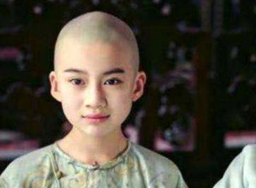 永珹有多惨？生母为皇贵妃但他却被送人，失去皇位继承权