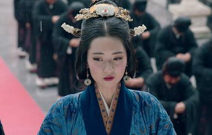 听闻曹丕要登基，曹节为什么会怒摔玉玺？