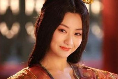 靳月华：因相貌出众得宠，却被太子强行霸占
