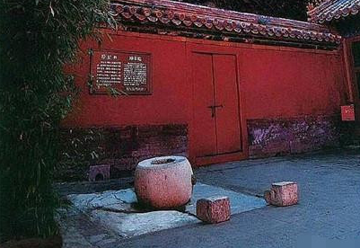 古代妃子因为失宠才被打落冷宫 太监们为什么还要抢着去伺候