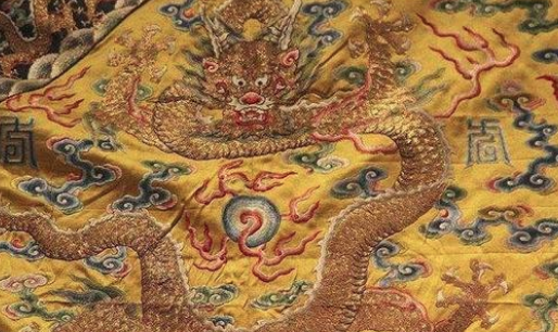 古代皇帝龙袍禁止用水清洗，那夏天怎么办呢？