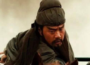 关羽被东吴杀掉跟诸葛亮有什么关系？他有着不可推卸的责任