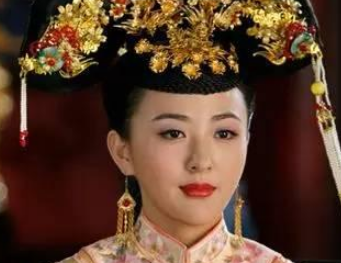 康熙妃嫔平妃的封号是什么？不到十岁进入后宫，侍寝20年生一子