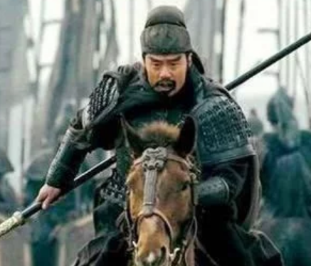 刘备和张飞都是自己的师傅 那么关羽的师傅叫什么名字