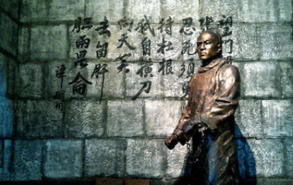清代五言赏析之狱中题壁，该诗的作者描绘了什么场景？