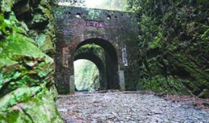 《题大庾岭北驿》的原文是什么？这首诗词该怎么赏析呢？