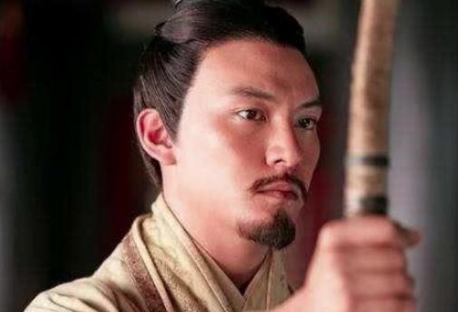 大哥主公是孙权，诸葛亮为什么选择辅佐刘备呢？