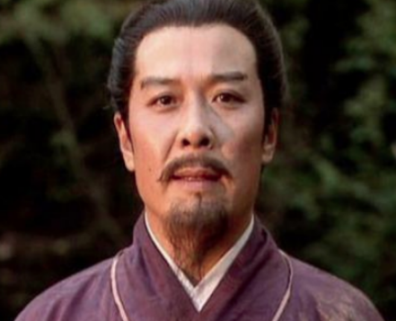 刘备在新野呆了七年，这段时间他干了什么？