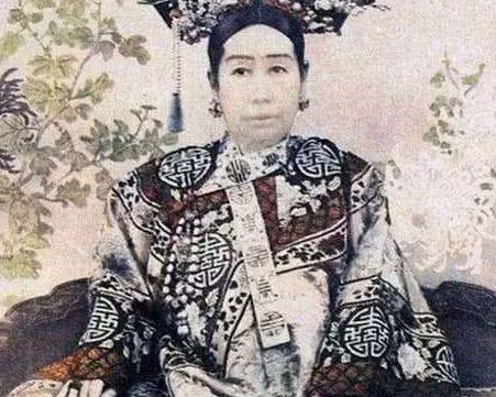 慈禧太后平时连白开水都不碰 那么口渴的时候慈禧都喝什么