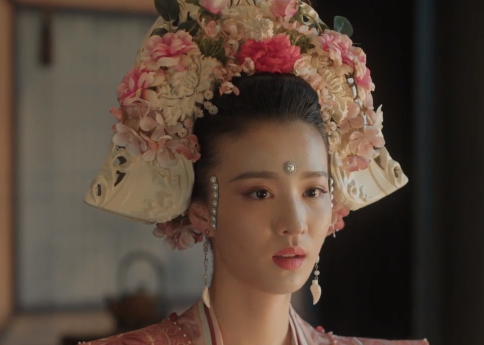 张贵妃家世背景不如曹皇后，为何那么受宠？