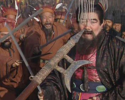 董卓废掉皇帝之后掌握大权 董卓都做了哪些事情