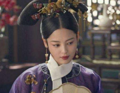 清朝妃子的脖子上为什么会有一块白布？有什么作用