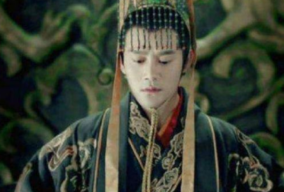 秦始皇穿黑龙袍，后来的皇帝为何穿黄袍？