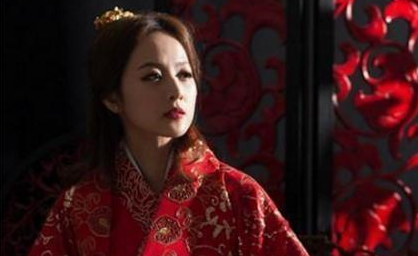 她是王莽的女儿，8岁成为皇后27岁就去世