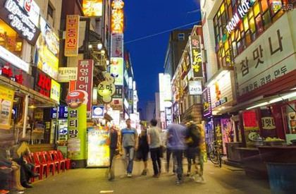 韩国的人口数量是多少？韩国的产业主要以什么为主？