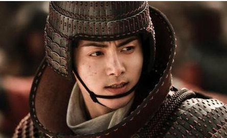 董卓舍得送赤兔马给吕布，给他的职位怎么那么抠门？