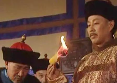 皇帝问一贪官：朕没钱怎么办？贪官却说抄家！