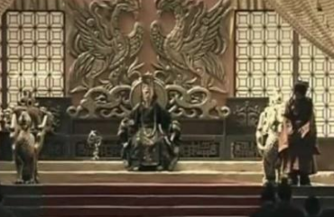 此人权倾朝野，甚至可以随意更替汉朝皇帝