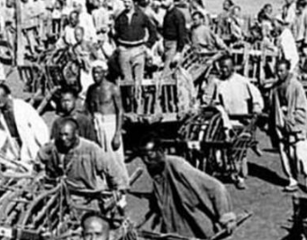 洋人入侵时，城中的百姓是什么反应？她们麻木到什么程度