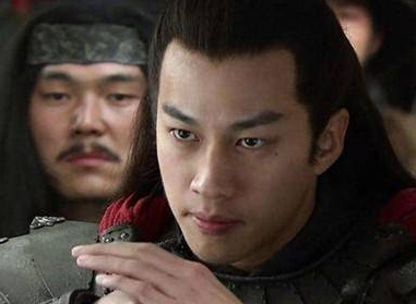 袁术攻打小沛时，吕布都做了些什么？他为什么要帮助刘备